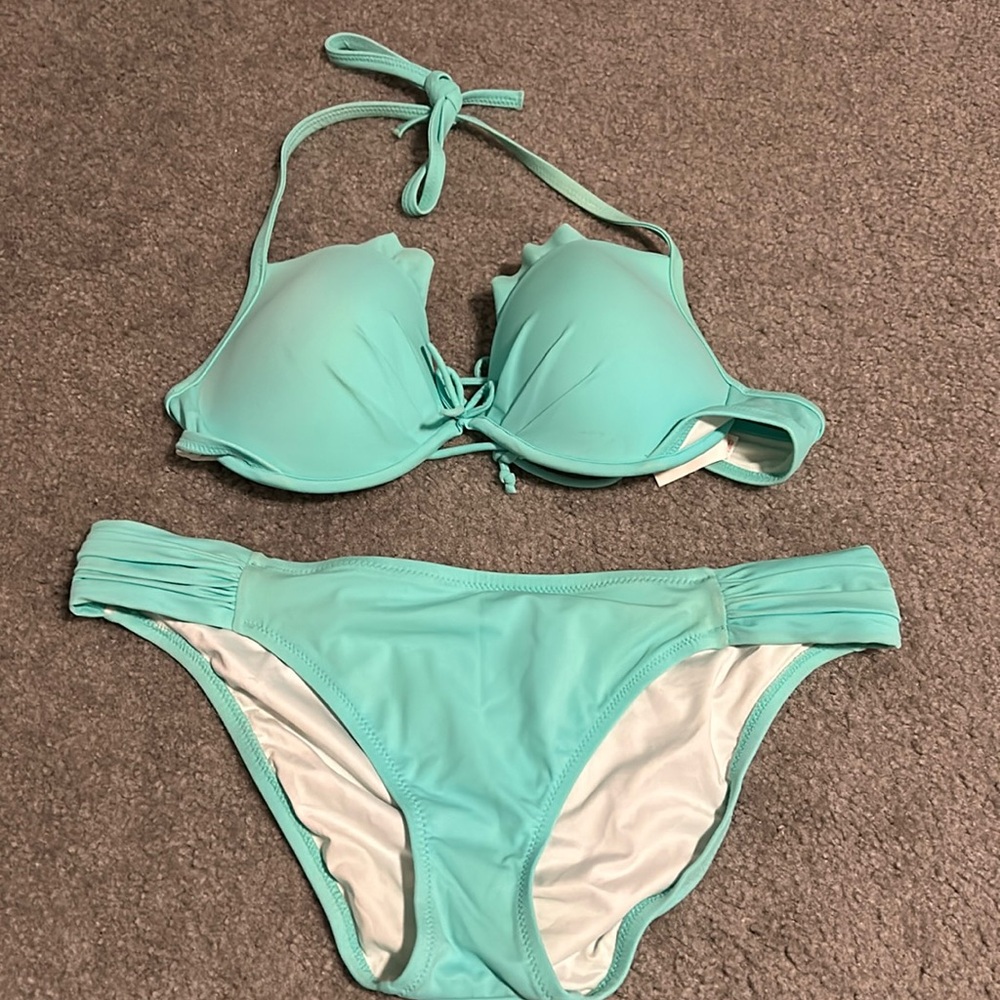 Victoria’s Secret Bikini (34D Top, Large Bottoms)